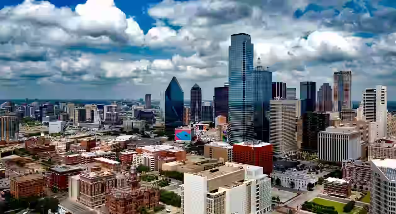 Dallas skyline with web designer at work – Designah Dallas web design agency